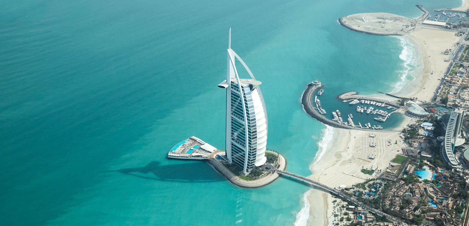 Kétórás szoptatási szabadság, helyüket kereső gazdagok - Milyen az élet Dubajban?